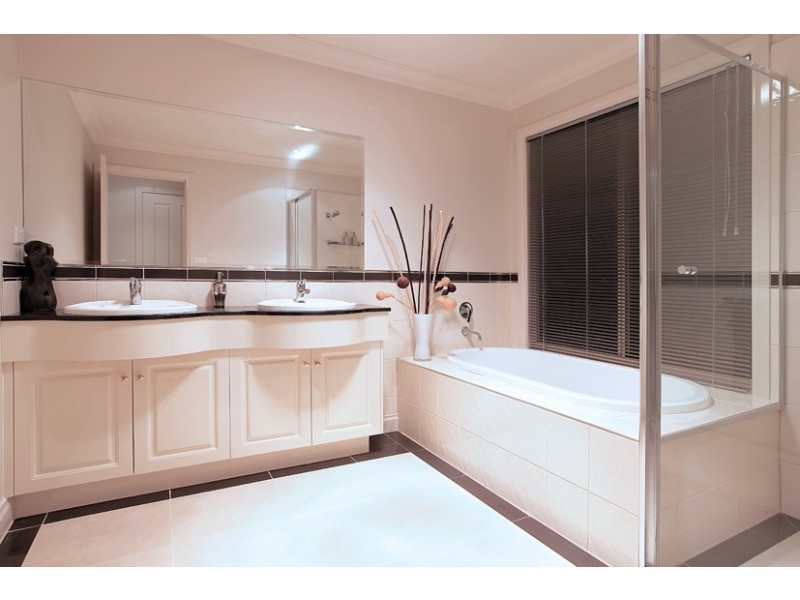 14 Lewiston Grove, Greenvale VIC 3059