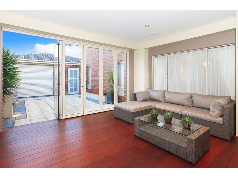 14 Lewiston Grove, Greenvale VIC 3059