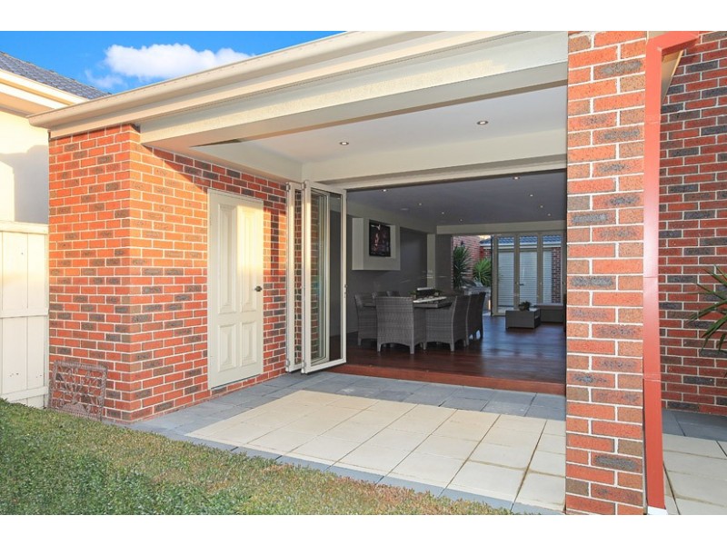 14 Lewiston Grove, Greenvale VIC 3059