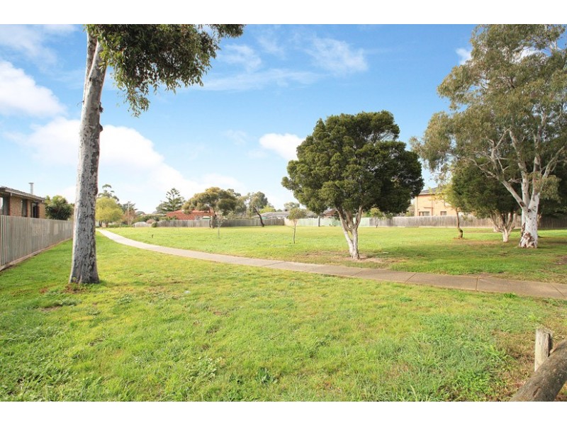 13 Lee Street, Craigieburn VIC 3064