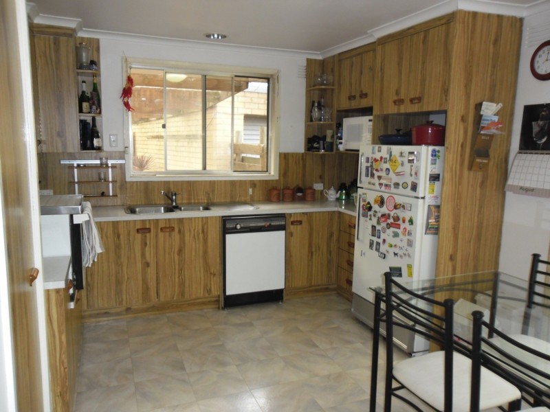31 Parnell Crescent, Gladstone Park VIC 3043