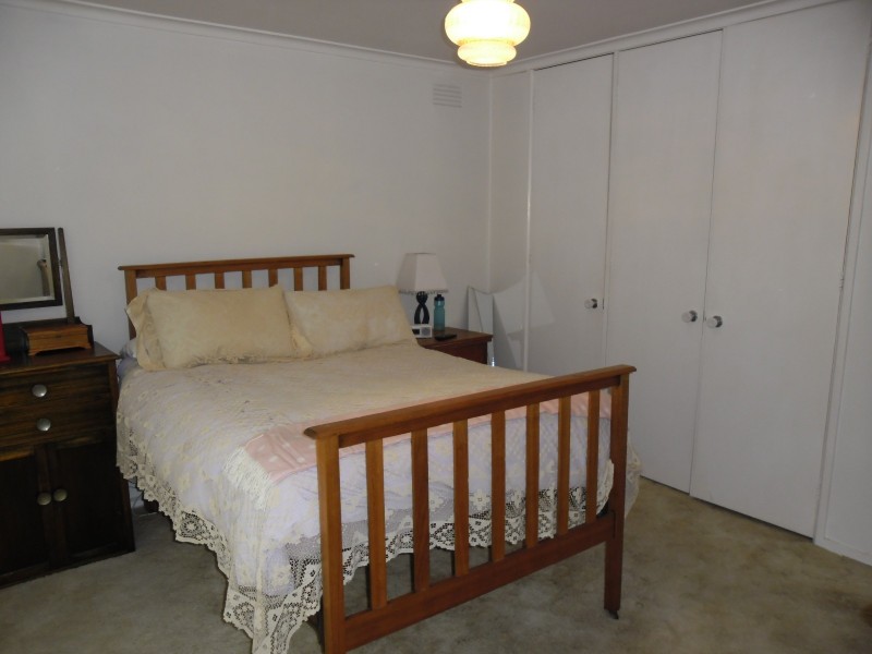 31 Parnell Crescent, Gladstone Park VIC 3043