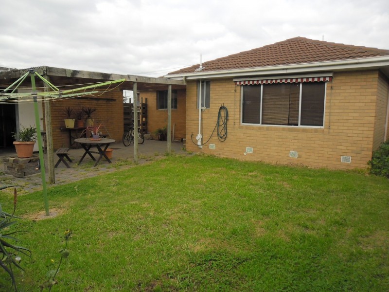 31 Parnell Crescent, Gladstone Park VIC 3043