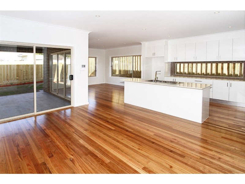 2/310 Mickleham Road, Westmeadows VIC 3049