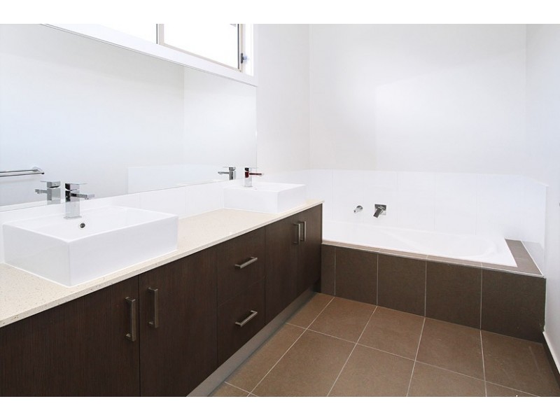 2/310 Mickleham Road, Westmeadows VIC 3049