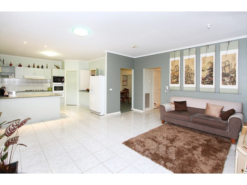 70 Dunfermline Avenue, Greenvale VIC 3059