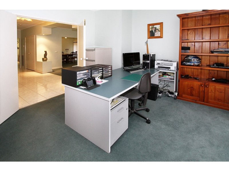 70 Dunfermline Avenue, Greenvale VIC 3059