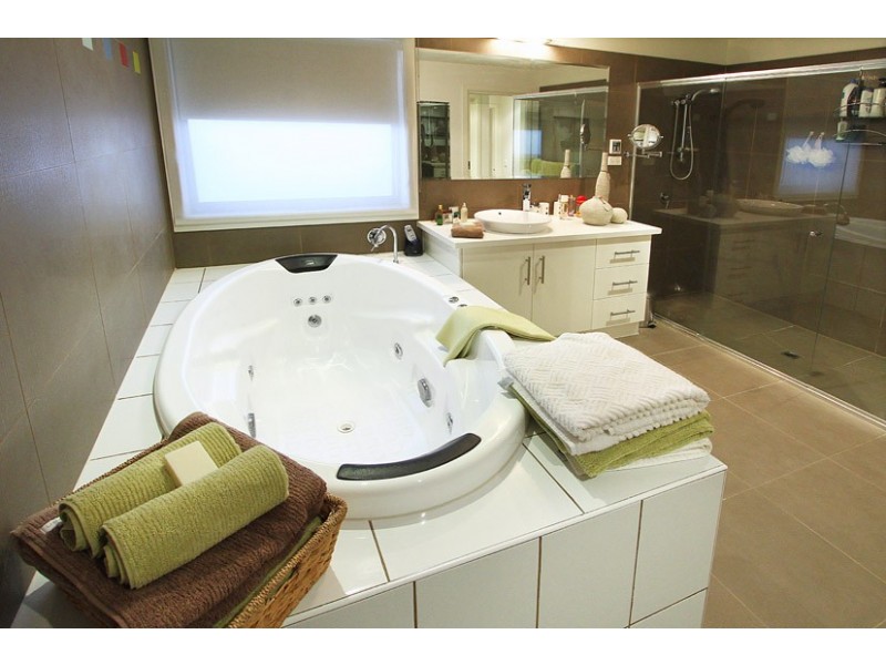 12 Arkley Drive, Greenvale VIC 3059