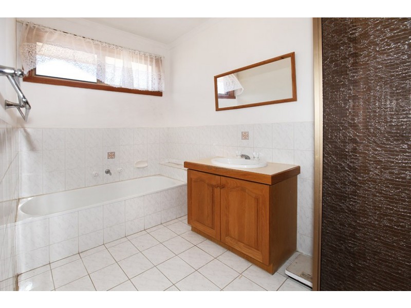 2/7 Tindale Court, Attwood VIC 3049