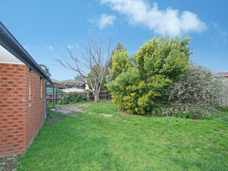 183 Erinbank Crescent, Attwood VIC 3049