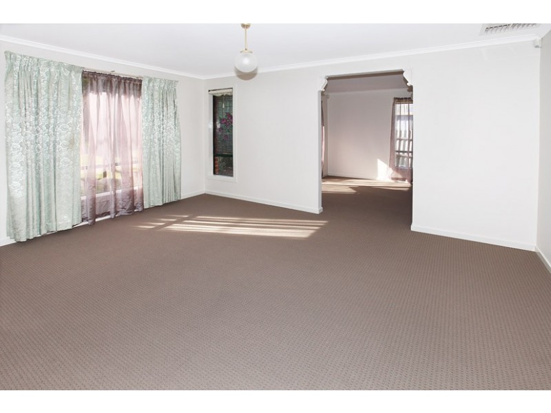 1C Grevillia Road, Oak Park VIC 3046