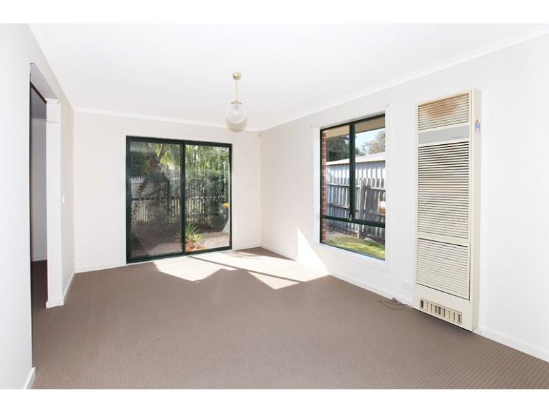 1C Grevillia Road, Oak Park VIC 3046