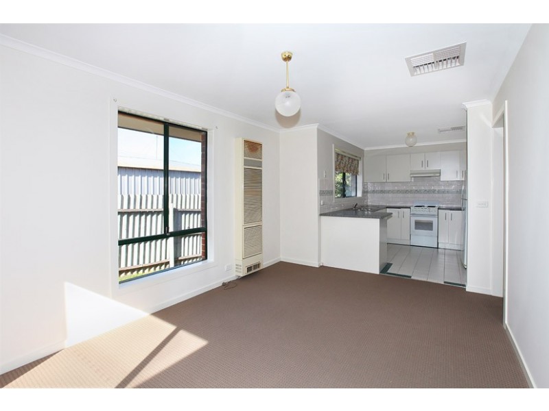 1C Grevillia Road, Oak Park VIC 3046