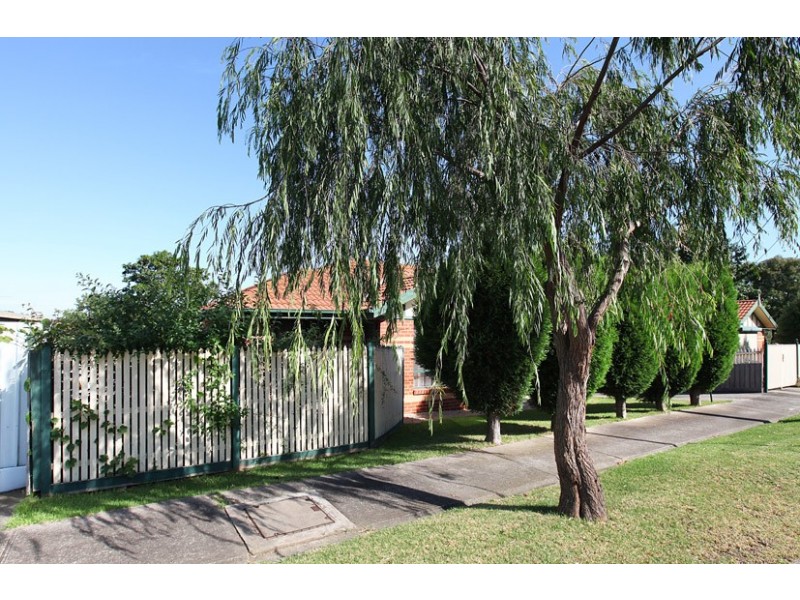 1C Grevillia Road, Oak Park VIC 3046