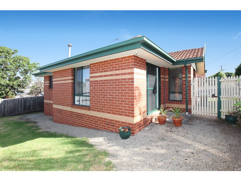 1C Grevillia Road, Oak Park VIC 3046