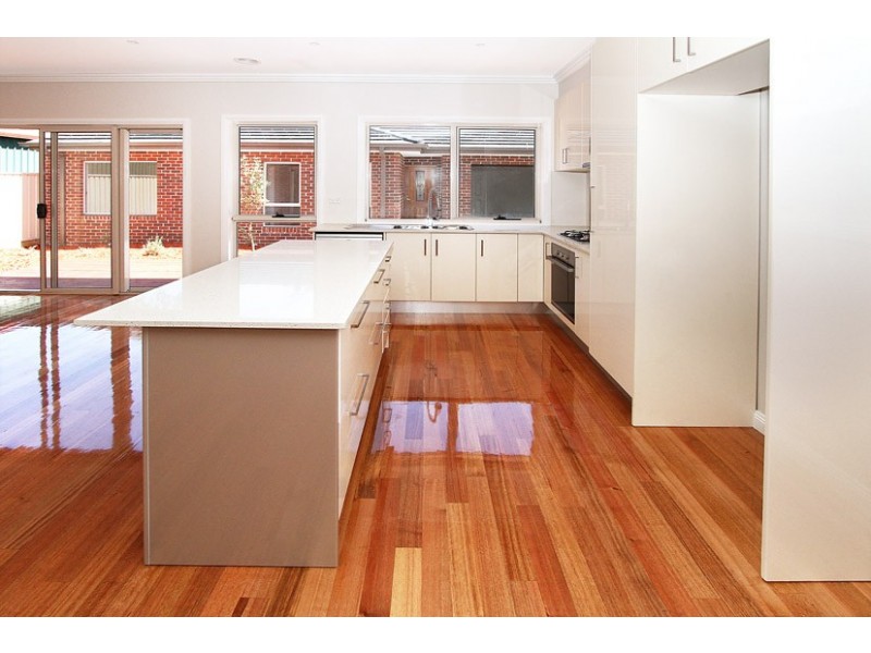 2/9 Sylvester Street, Oak Park VIC 3046