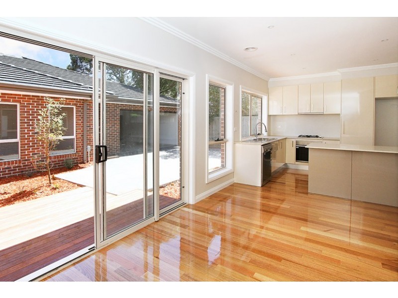 2/9 Sylvester Street, Oak Park VIC 3046