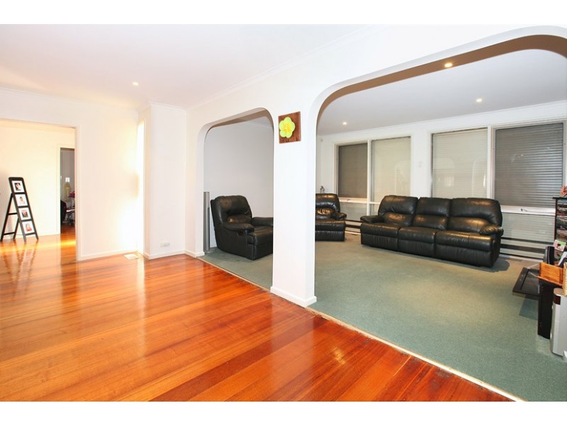 28 Katrina Drive, Gladstone Park VIC 3043