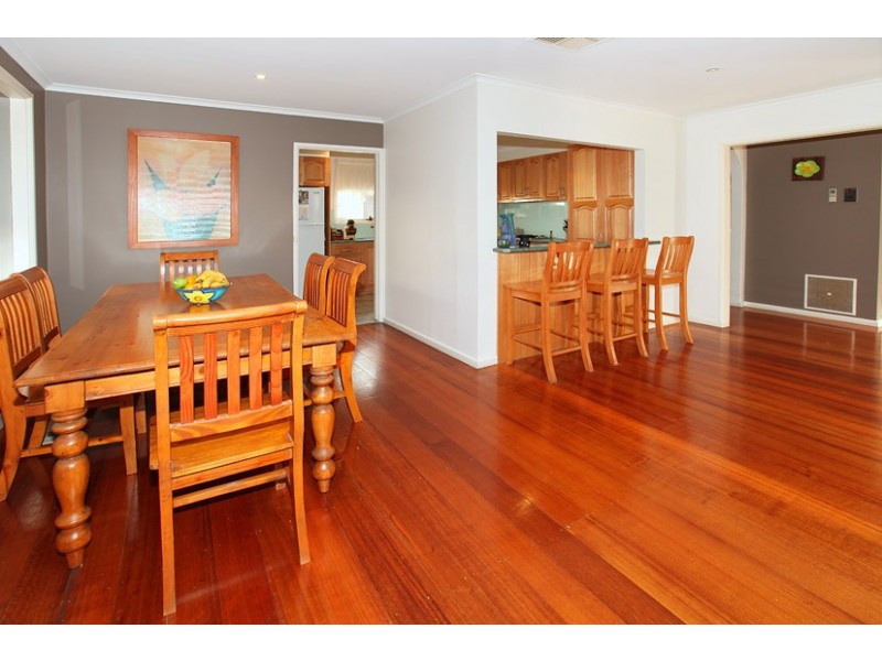 28 Katrina Drive, Gladstone Park VIC 3043