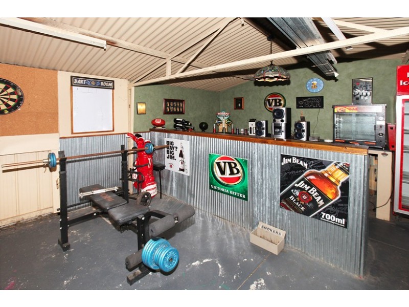 28 Katrina Drive, Gladstone Park VIC 3043