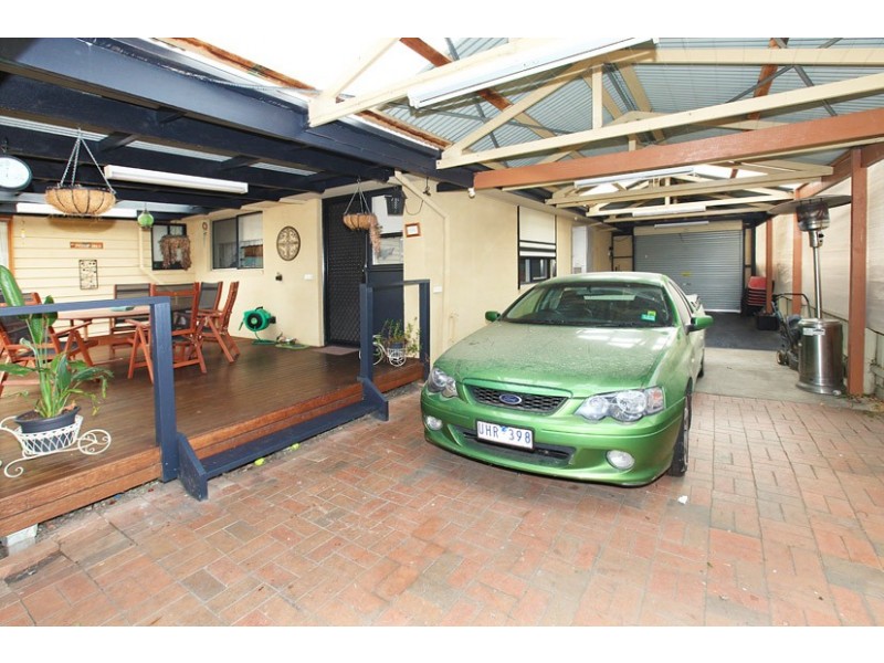 28 Katrina Drive, Gladstone Park VIC 3043