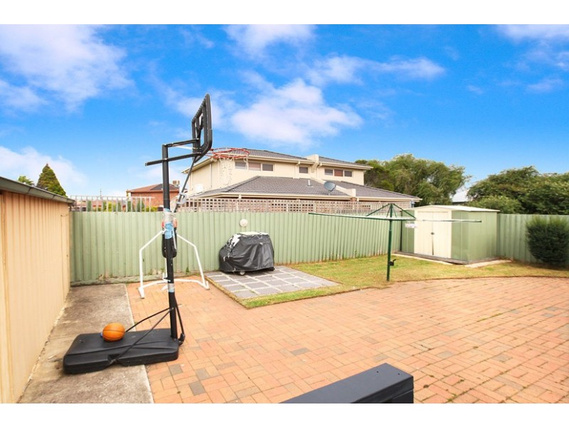 28 Katrina Drive, Gladstone Park VIC 3043