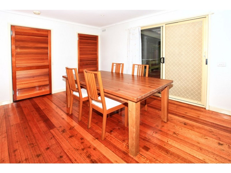 5 Drake Close, Gladstone Park VIC 3043