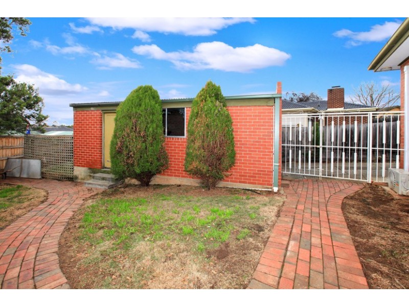 5 Drake Close, Gladstone Park VIC 3043