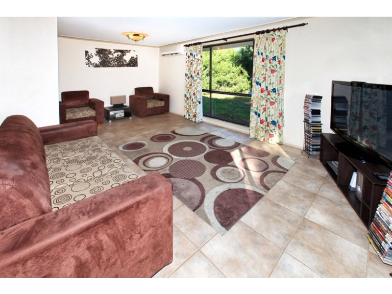 67 Harricks Crescent, Attwood VIC 3049