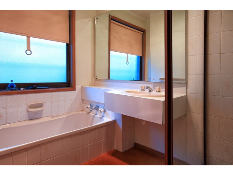 27 Hornsby Avenue, Westmeadows VIC 3049