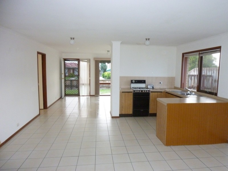 8 Redesdale Street, Meadow Heights VIC 3048