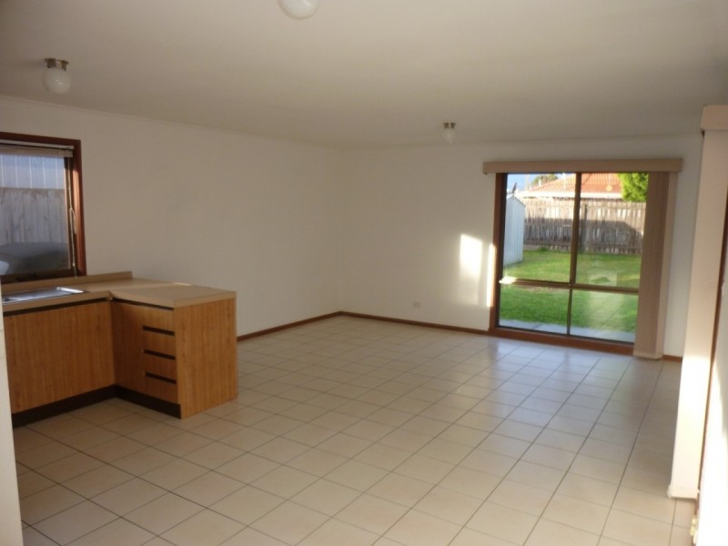 8 Redesdale Street, Meadow Heights VIC 3048