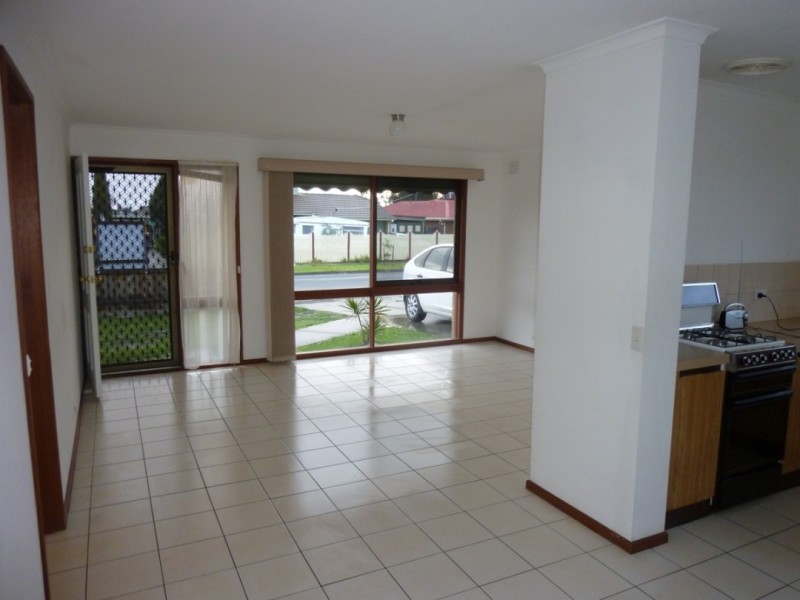 8 Redesdale Street, Meadow Heights VIC 3048