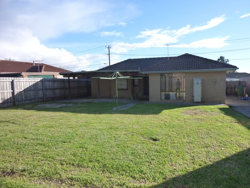 8 Redesdale Street, Meadow Heights VIC 3048