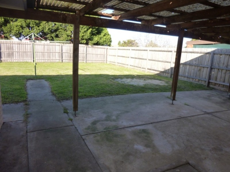 8 Redesdale Street, Meadow Heights VIC 3048