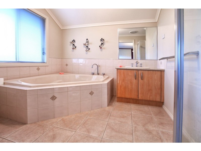 69 Dunfermline Avenue, Greenvale VIC 3059