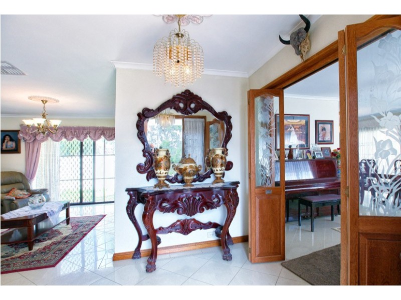 3 Bede Court, Gladstone Park VIC 3043