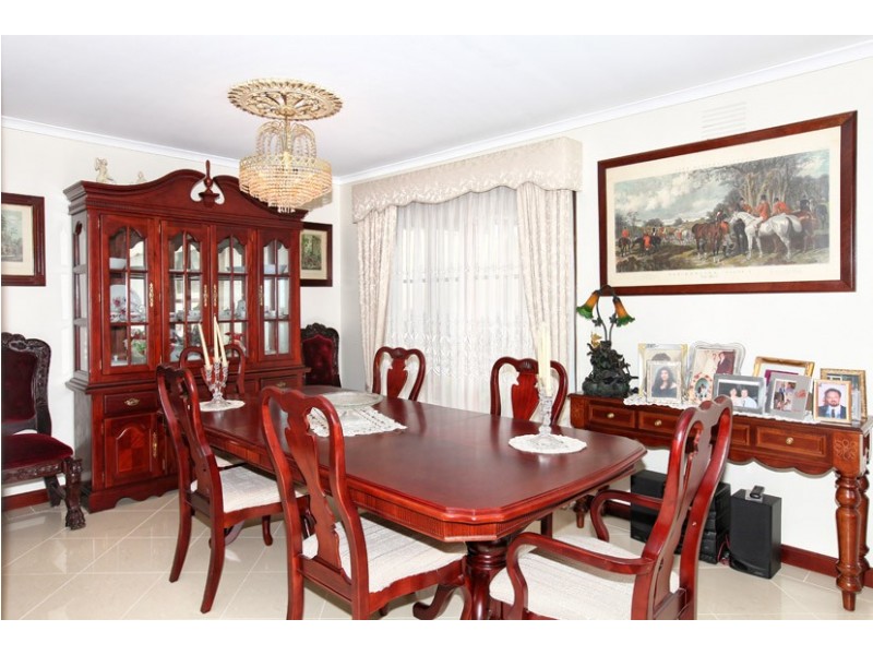 3 Bede Court, Gladstone Park VIC 3043