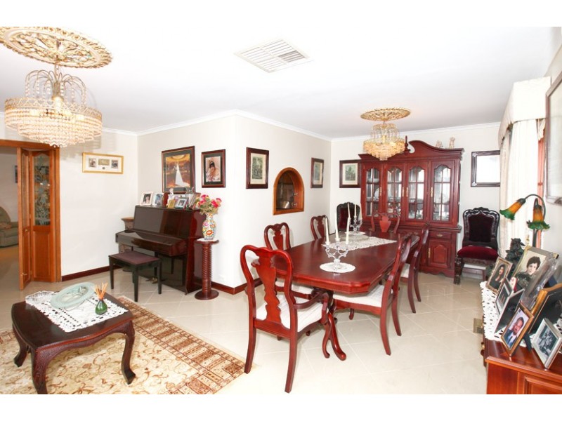 3 Bede Court, Gladstone Park VIC 3043