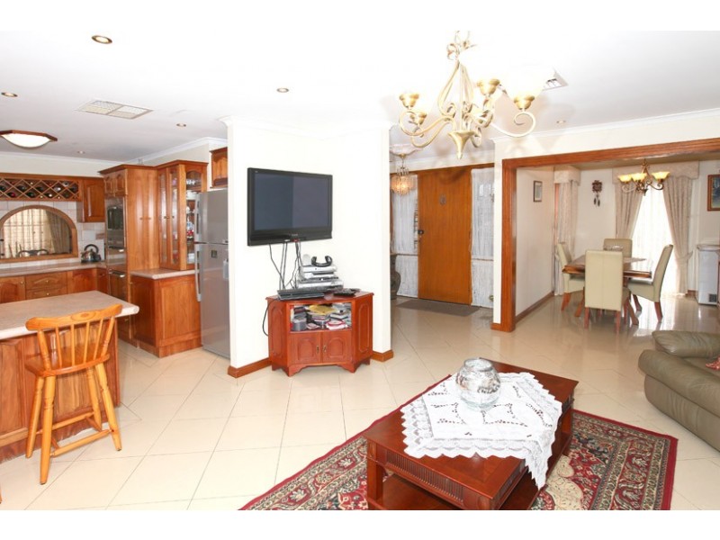 3 Bede Court, Gladstone Park VIC 3043