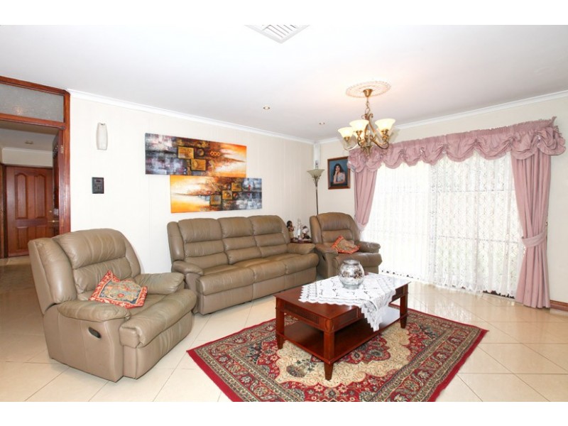 3 Bede Court, Gladstone Park VIC 3043