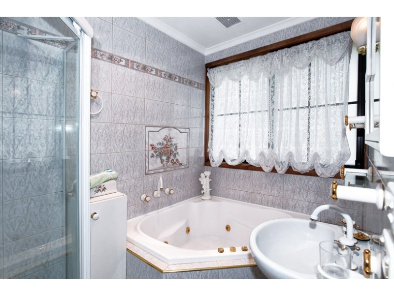 3 Bede Court, Gladstone Park VIC 3043