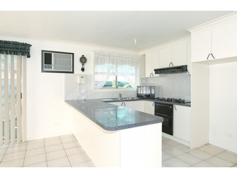 28 Bicentennial Crescent, Meadow Heights VIC 3048