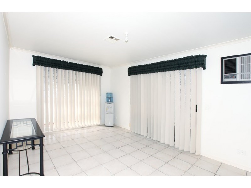 28 Bicentennial Crescent, Meadow Heights VIC 3048