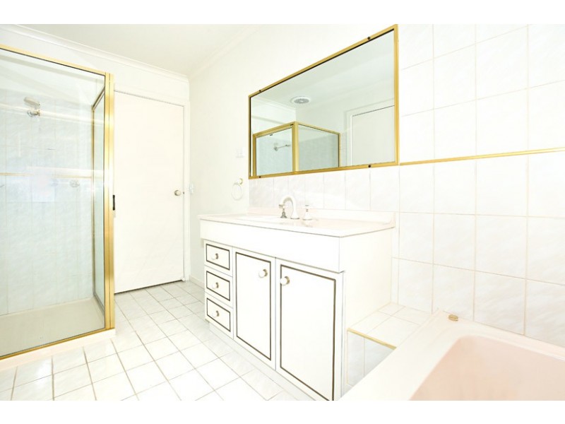 28 Bicentennial Crescent, Meadow Heights VIC 3048