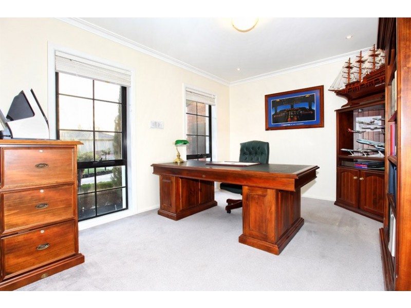 12 Kircaldy Court, Greenvale VIC 3059
