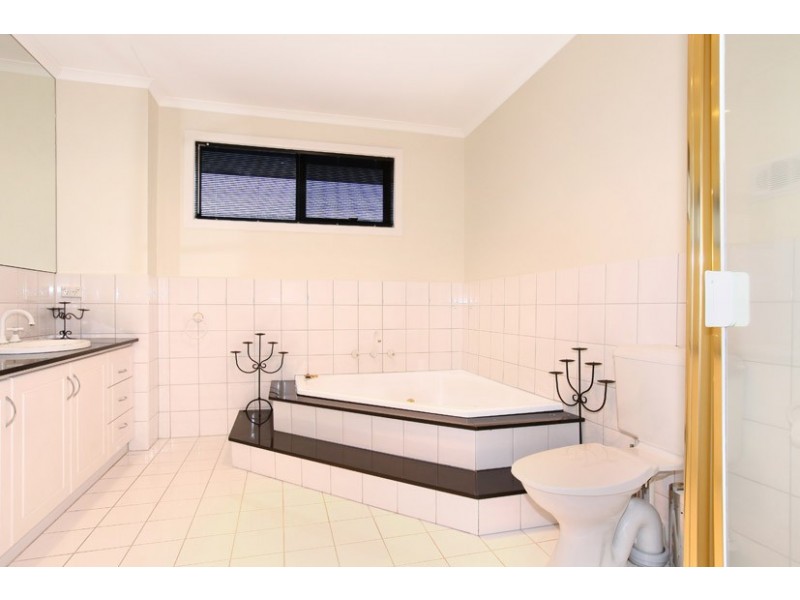 12 Kircaldy Court, Greenvale VIC 3059