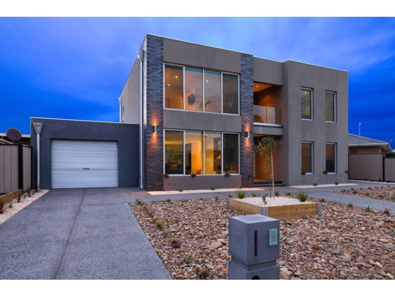 9 Allenby Place, Gladstone Park VIC 3043