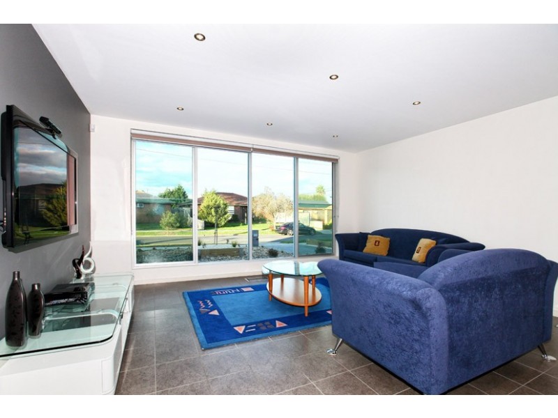 9 Allenby Place, Gladstone Park VIC 3043