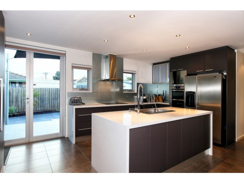 9 Allenby Place, Gladstone Park VIC 3043